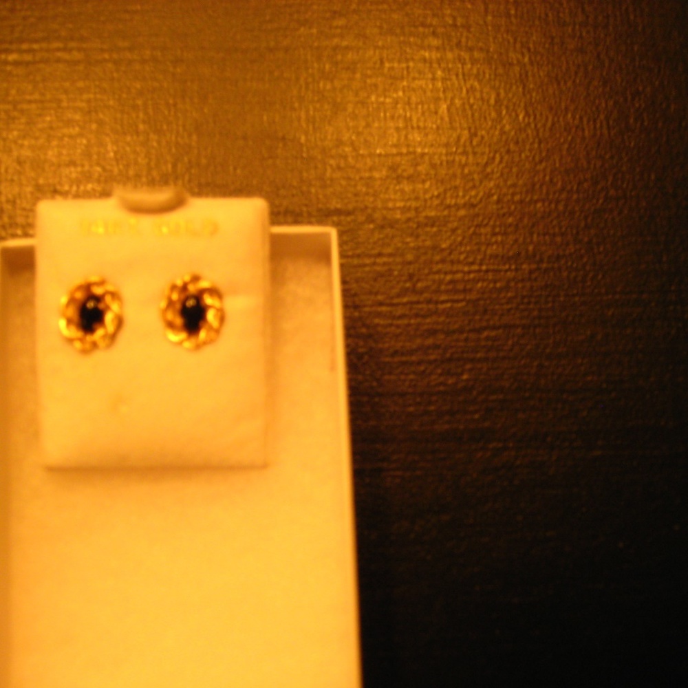 14K YELLOW GOLD & ONYX EARRINGS